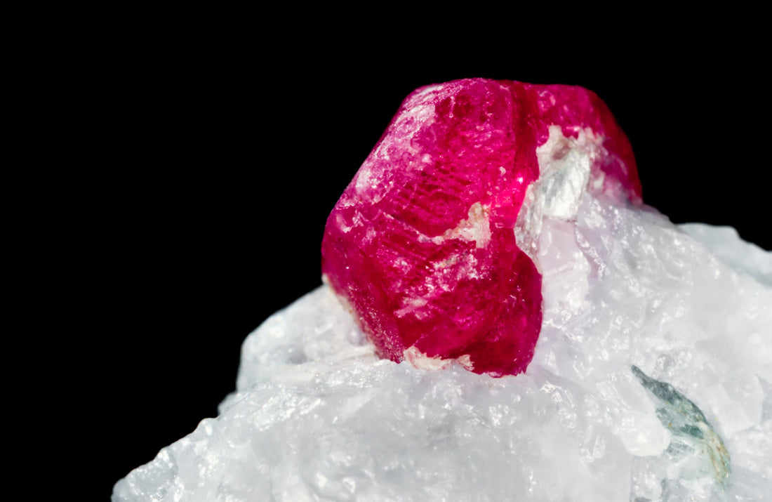 How to photograph an African ruby with the GemLightbox Macro