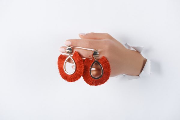 How to photograph long earrings